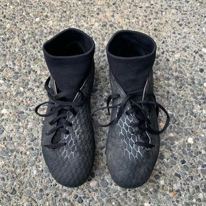 Nike soccer cleats size 5.5y